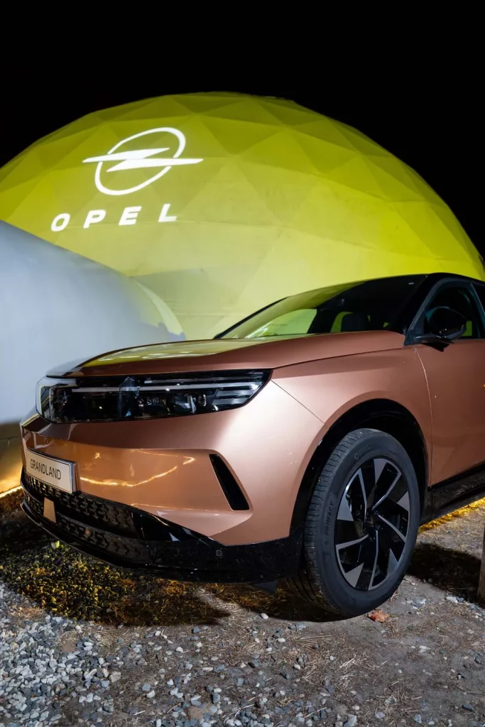 Lara Álvarez, 'enamorada' de tres SUV de Opel: sigue la historia en la miniserie 'German SUV & Friends' 12 Motor16 OPEL German SUV Friends MINISERIE10 Motor16