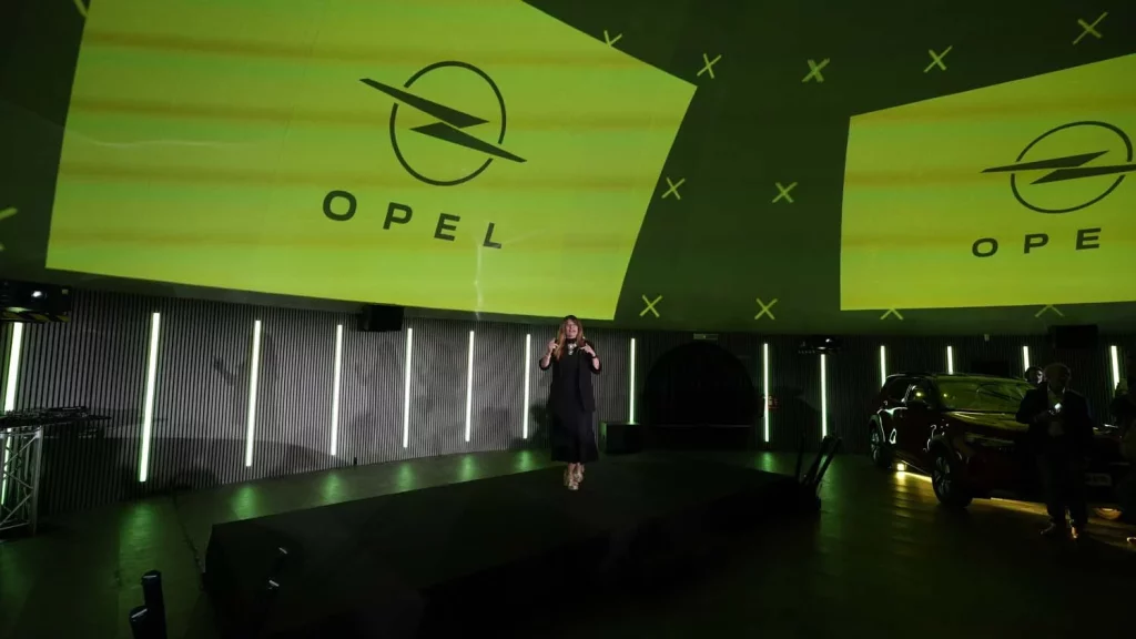 Lara Álvarez, 'enamorada' de tres SUV de Opel: sigue la historia en la miniserie 'German SUV & Friends' 18 Motor16 OPEL German SUV Friends MINISERIE16 Motor16