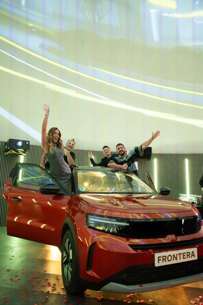 Lara Álvarez, 'enamorada' de tres SUV de Opel: sigue la historia en la miniserie 'German SUV & Friends' 9 Motor16 OPEL German SUV Friends MINISERIE6 Motor16