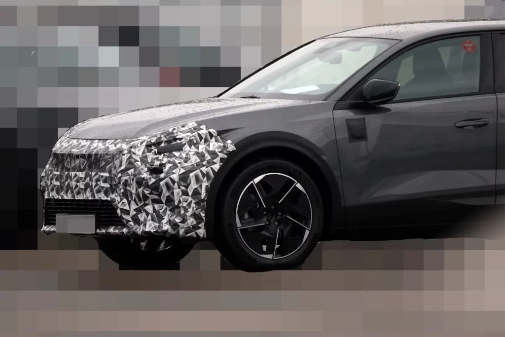 Fotos espía del Peugeot 408 2026 2 Motor16 Peugeot 408 2026 1 Motor16