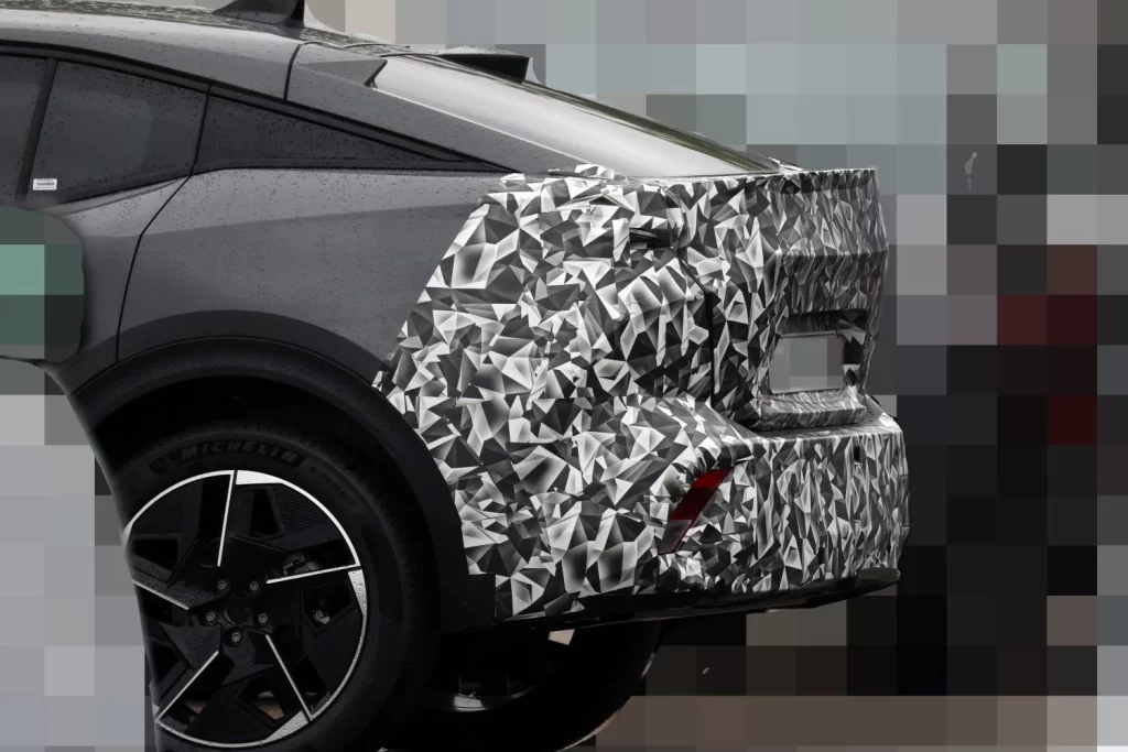 Fotos espía del Peugeot 408 2026 4 Motor16 Peugeot 408 2026 3 Motor16