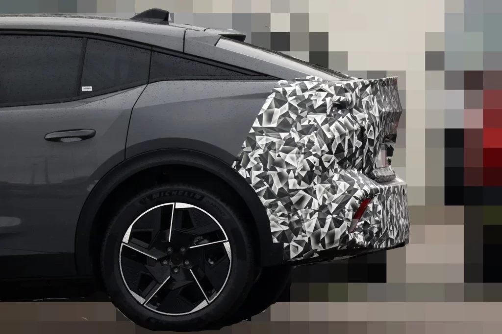 Fotos espía del Peugeot 408 2026 5 Motor16 Peugeot 408 2026 4 Motor16