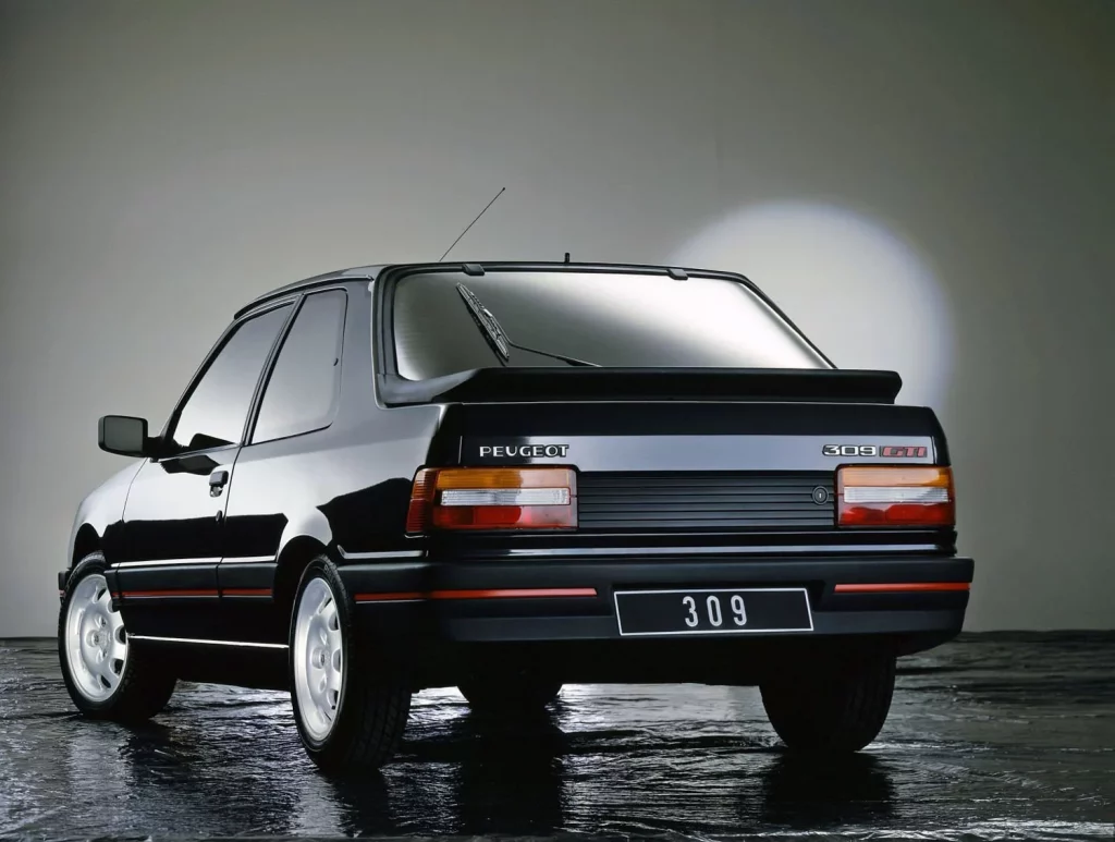 El Peugeot que nunca debió llamarse Peugeot cumple 40 años 3 Motor16 Peugeot309 1 Motor16