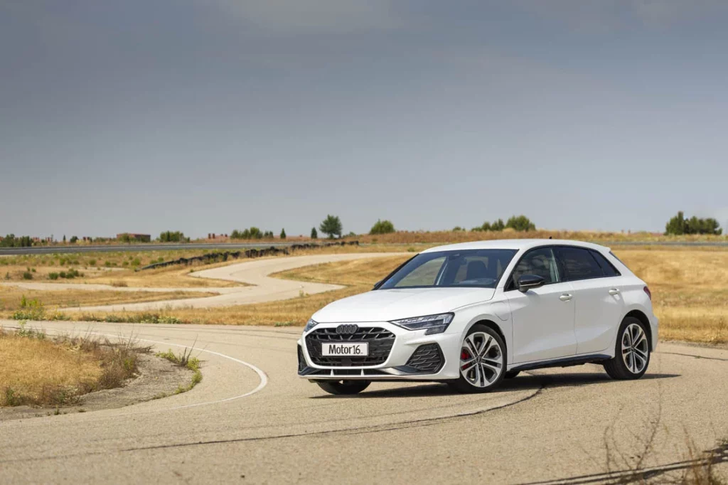 Prueba del Audi A3 Sportback TFSIe 272 CV S tronic. Eléctrico por la mañana, GTI por la tarde 24 Motor16 Prueba Audi A3 Sportback TFSIe 272 CV 18 Motor16