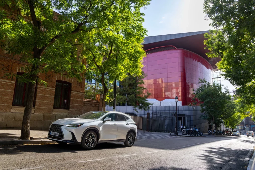 Ruta arquitectónica en el Lexus NX 450h+: Madrid, a la vanguardia 1 Motor16 RUTA ARQUITECTONICA LEXUS MADRID 1 Motor16