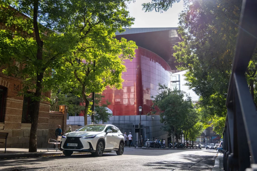 Ruta arquitectónica en el Lexus NX 450h+: Madrid, a la vanguardia 9 Motor16 RUTA ARQUITECTONICA LEXUS MADRID 2 Motor16