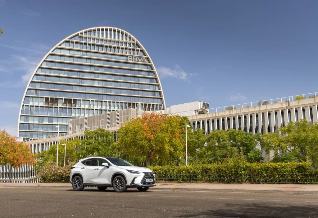 Ruta arquitectónica en el Lexus NX 450h+: Madrid, a la vanguardia 27 Motor16 RUTA ARQUITECTONICA LEXUS MADRID 20 Motor16