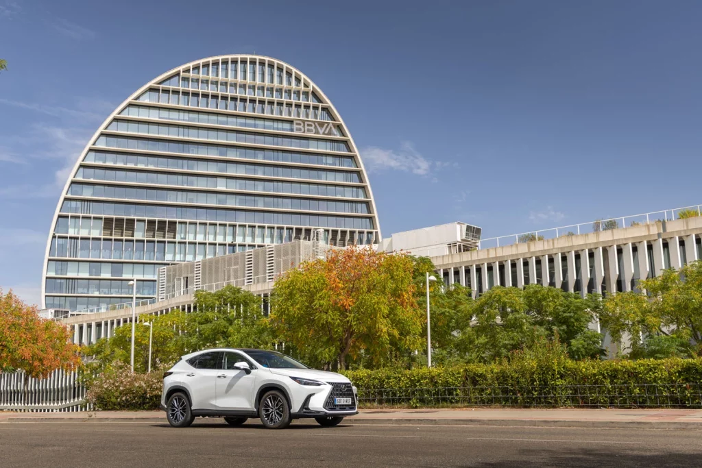 Ruta arquitectónica en el Lexus NX 450h+: Madrid, a la vanguardia 28 Motor16 RUTA ARQUITECTONICA LEXUS MADRID 21 Motor16