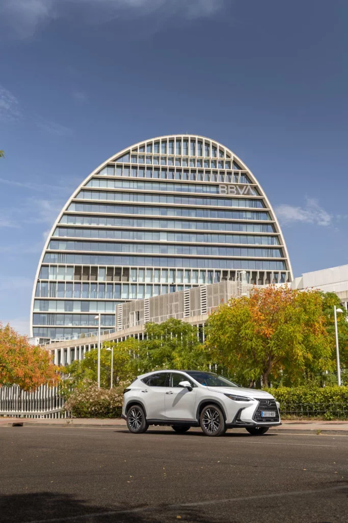 Ruta arquitectónica en el Lexus NX 450h+: Madrid, a la vanguardia 7 Motor16 RUTA ARQUITECTONICA LEXUS MADRID 22 Motor16