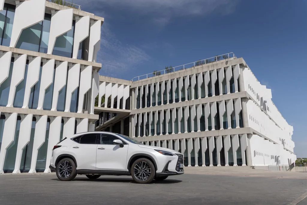 Ruta arquitectónica en el Lexus NX 450h+: Madrid, a la vanguardia 31 Motor16 RUTA ARQUITECTONICA LEXUS MADRID 24 Motor16