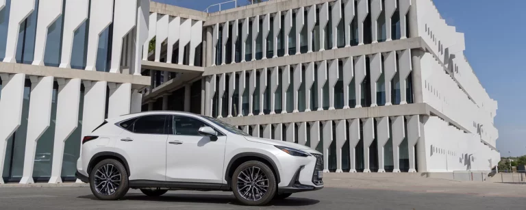Ruta arquitectónica en el Lexus NX 450h+: Madrid, a la vanguardia