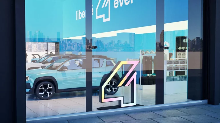 El Renault 4 E-Tech desembarca en el centro de Londres con una experiencia inmersiva