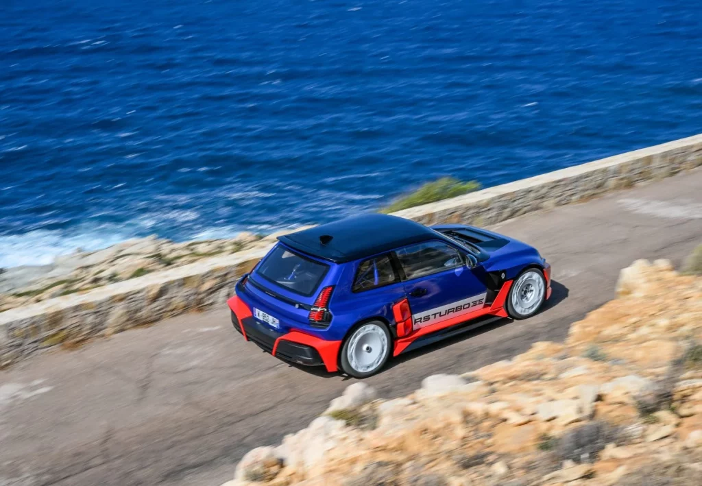 El Renault 5 Turbo 3E debuta en el Tour de Corse con sus 555 CV eléctricos 7 Motor16 El Renault 5 Turbo 3E debuta en el Tour de Corse con sus 555 CV eléctricos