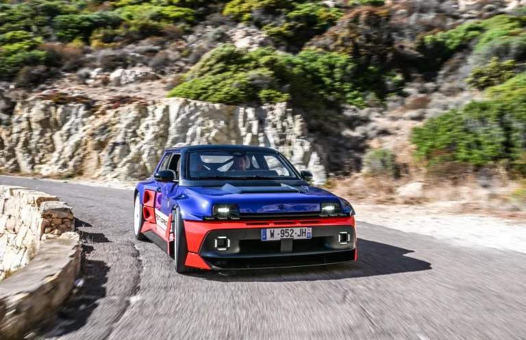 El Renault 5 Turbo 3E debuta en el Tour de Corse con sus 555 CV eléctricos