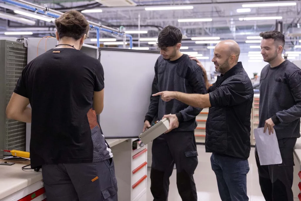 SEAT invierte 3,4 millones de euros en una nueva Escuela de Aprendices 1 Motor16 SEAT NUEVA ESCUELA DE APRENDICES3 Motor16