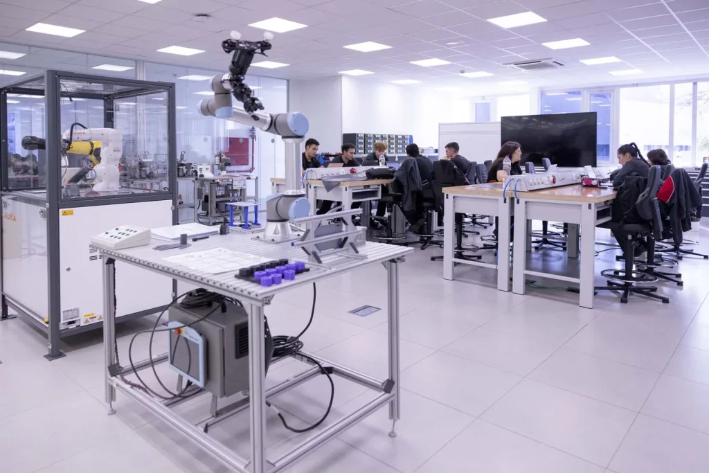 SEAT invierte 3,4 millones de euros en una nueva Escuela de Aprendices 2 Motor16 SEAT NUEVA ESCUELA DE APRENDICES4 Motor16