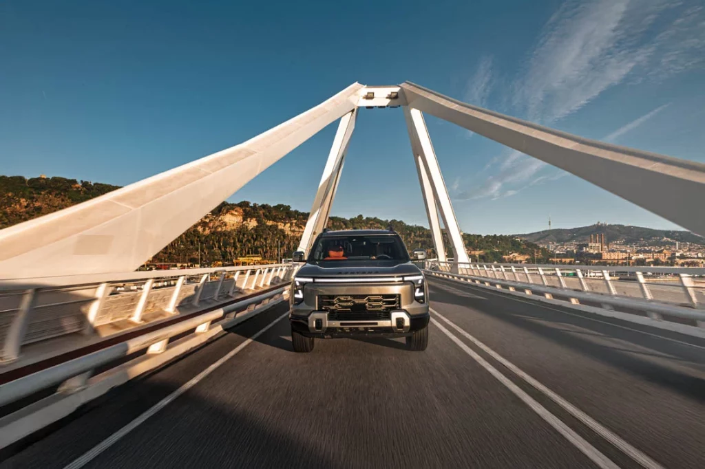 Así son los nuevos pick-up Santana 400 PHEV y 400D con los que la marca regresa a la actividad 3 Motor16 Santana Motors 400 PHEV y D 1 Motor16