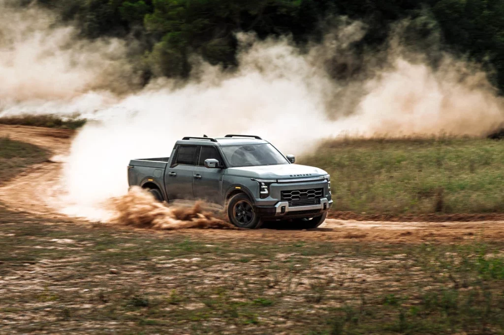 Así son los nuevos pick-up Santana 400 PHEV y 400D con los que la marca regresa a la actividad 2 Motor16 Santana Motors 400 PHEV y D 5 Motor16