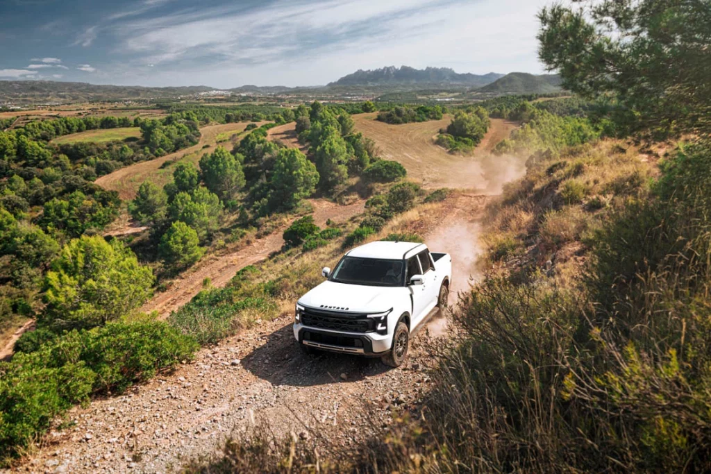 Así son los nuevos pick-up Santana 400 PHEV y 400D con los que la marca regresa a la actividad 9 Motor16 Santana Motors 400 PHEV y D 6 Motor16