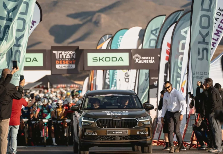 La Škoda Titan Desert Almería ya está en marcha, con el Enyaq Coupé a la cabeza del pelotón
