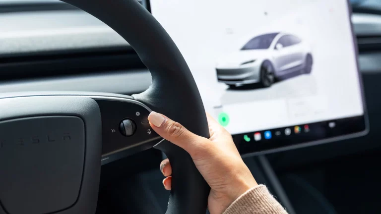 Tesla llama a revisión a 120.000 coches en Europa por un fallo en la dirección asistida