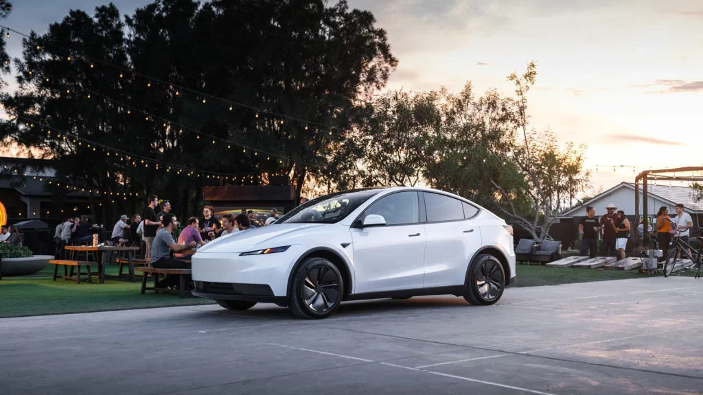 Tesla Model Y Standard: la versión más barata y el misterio de su techo de cristal 12 Motor16 TESLA MODEL Y STANDARD 8 Motor16