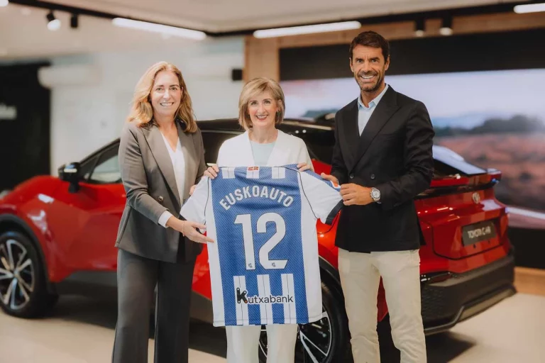 Toyota amplía su alianza con la Real Sociedad hasta 2028 y hay descuentos para los socios