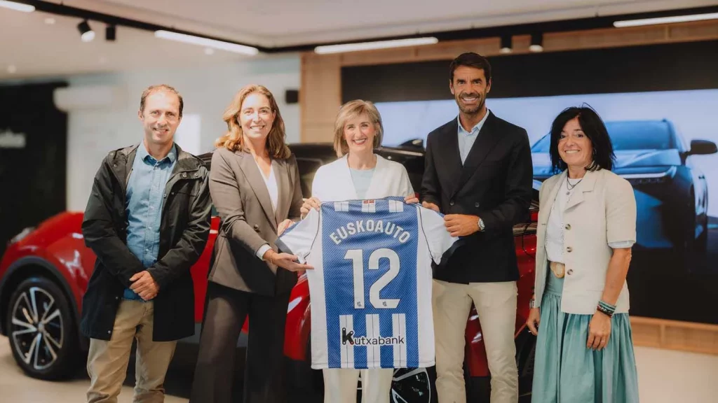 Toyota amplía su alianza con la Real Sociedad hasta 2028 y hay descuentos para los socios 2 Motor16 TOYOTA REAL SOCIEDAD3 Motor16