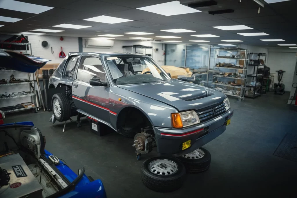 Gracias, Tolman: El preparador britanico revive los Grupo B 14 Motor16 Tolman Peugeot T16 in build 1 Motor16