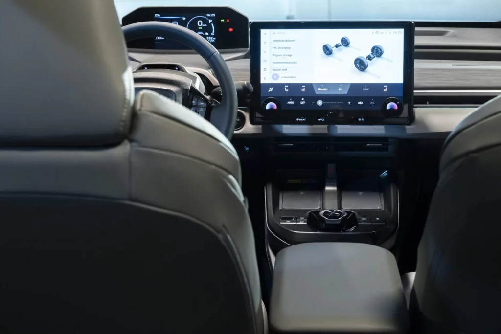 Primer contacto con el Toyota C-HR+ eléctrico. En el momento adecuado y con el precio justo 33 Motor16 Toyota C HR 2026 31 Motor16