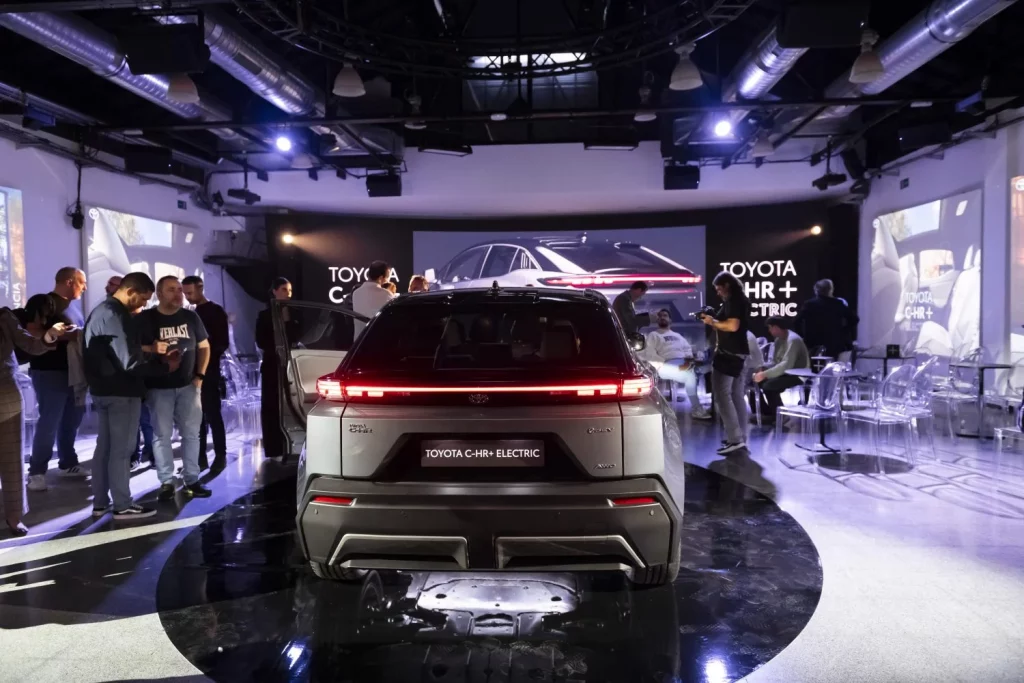 Primer contacto con el Toyota C-HR+ eléctrico. En el momento adecuado y con el precio justo 10 Motor16 Toyota C HR 2026 4 Motor16