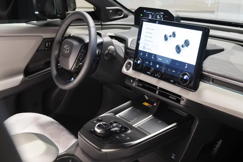 Primer contacto con el Toyota C-HR+ eléctrico. En el momento adecuado y con el precio justo 43 Motor16 Toyota C HR 2026 40 Motor16