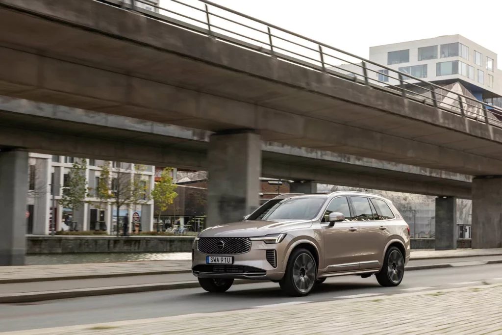 VOLVO XC90 T8 Motor16