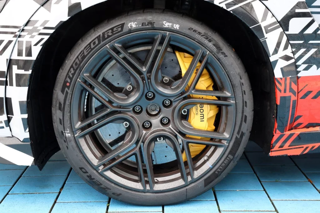 Xiaomi pone a punto el YU7 GT, que podría llegar a 1.000 CV 2 Motor16 Xiaomi YU7 GT 18 Motor16