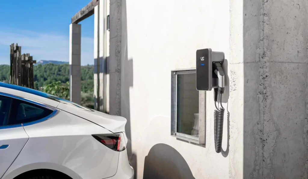 Pedro (58), abogado: "Antes de comprarte un coche eléctrico echa un vistazo a la Ley de Propiedad Horizontal de tu vivienda" 2 Motor16 cargador eléctrico coche