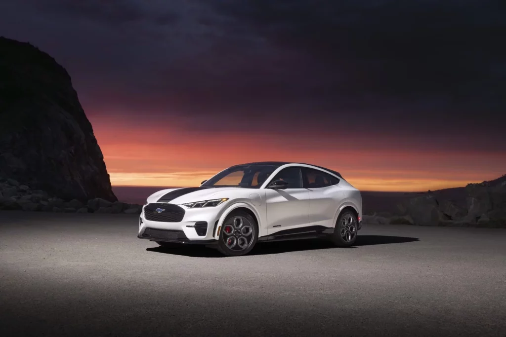 El Ford Mustang Mach-E GT California Special reescribe los años 60 con tecnología eléctrica 21 Motor16 ford Mustang Mach E GT California Special 11 Motor16