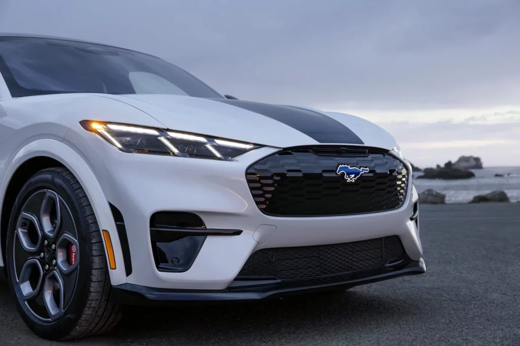 El Ford Mustang Mach-E GT California Special reescribe los años 60 con tecnología eléctrica 17 Motor16 ford Mustang Mach E GT California Special 16 Motor16