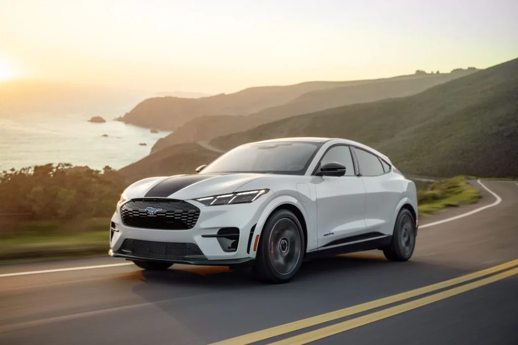 El Ford Mustang Mach-E GT California Special reescribe los años 60 con tecnología eléctrica 30 Motor16 El Ford Mustang Mach-E GT California Special reescribe los años 60 con tecnología eléctrica