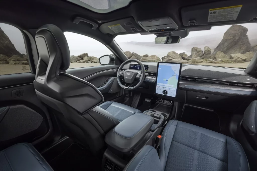 El Ford Mustang Mach-E GT California Special reescribe los años 60 con tecnología eléctrica 2 Motor16 El Ford Mustang Mach-E GT California Special reescribe los años 60 con tecnología eléctrica