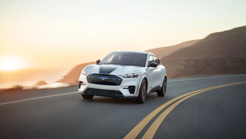 El Ford Mustang Mach-E GT California Special reescribe los años 60 con tecnología eléctrica 29 Motor16 El Ford Mustang Mach-E GT California Special reescribe los años 60 con tecnología eléctrica