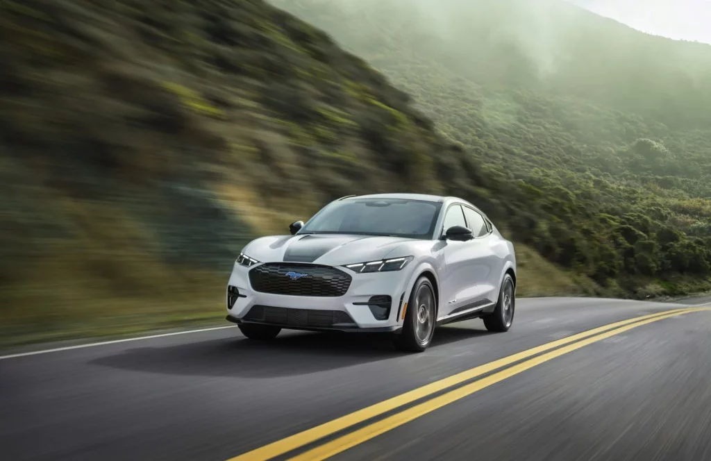 El Ford Mustang Mach-E GT California Special reescribe los años 60 con tecnología eléctrica 27 Motor16 El Ford Mustang Mach-E GT California Special reescribe los años 60 con tecnología eléctrica