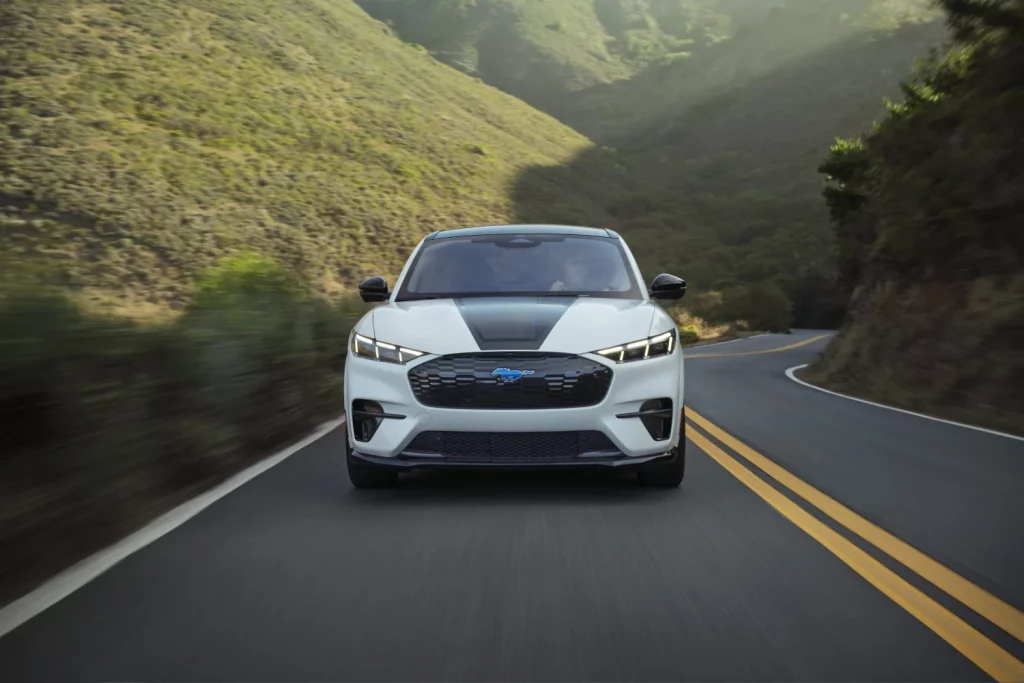 El Ford Mustang Mach-E GT California Special reescribe los años 60 con tecnología eléctrica 26 Motor16 ford Mustang Mach E GT California Special 6 Motor16