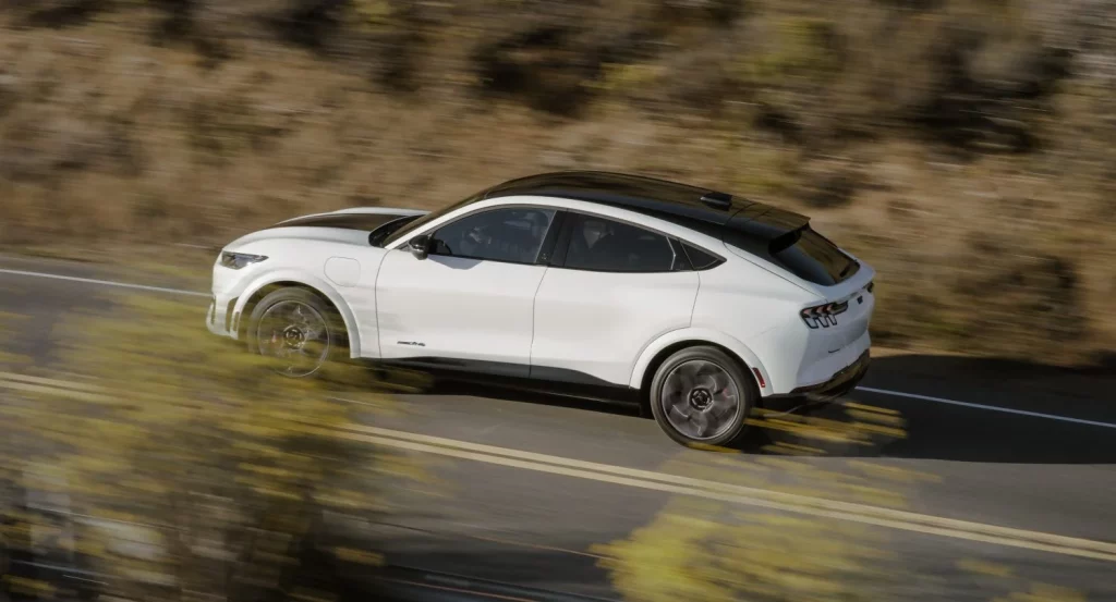 El Ford Mustang Mach-E GT California Special reescribe los años 60 con tecnología eléctrica 25 Motor16 ford Mustang Mach E GT California Special 7 Motor16