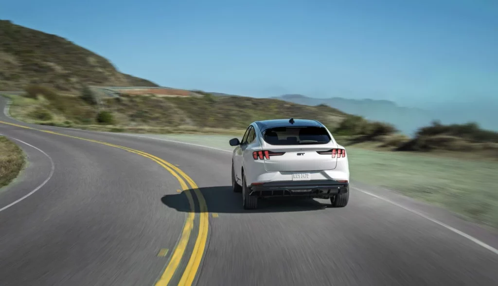 El Ford Mustang Mach-E GT California Special reescribe los años 60 con tecnología eléctrica 24 Motor16 ford Mustang Mach E GT California Special 8 Motor16