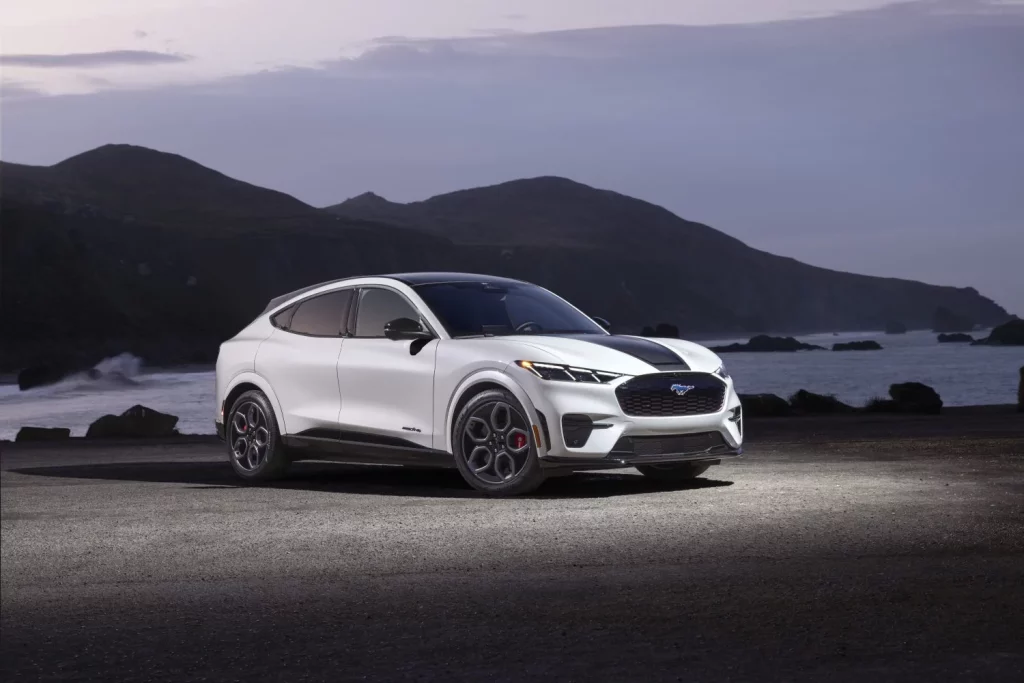 El Ford Mustang Mach-E GT California Special reescribe los años 60 con tecnología eléctrica 23 Motor16 ford Mustang Mach E GT California Special 9 Motor16