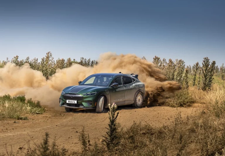 Prueba del Ford Mustang Mach-E Rally: ¡Tierra a la vista!