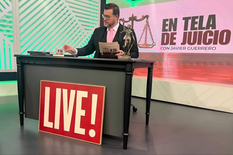 Javier Guerrero produce, dirige y presenta el éxito televisivo ‘En Tela de Juicio’