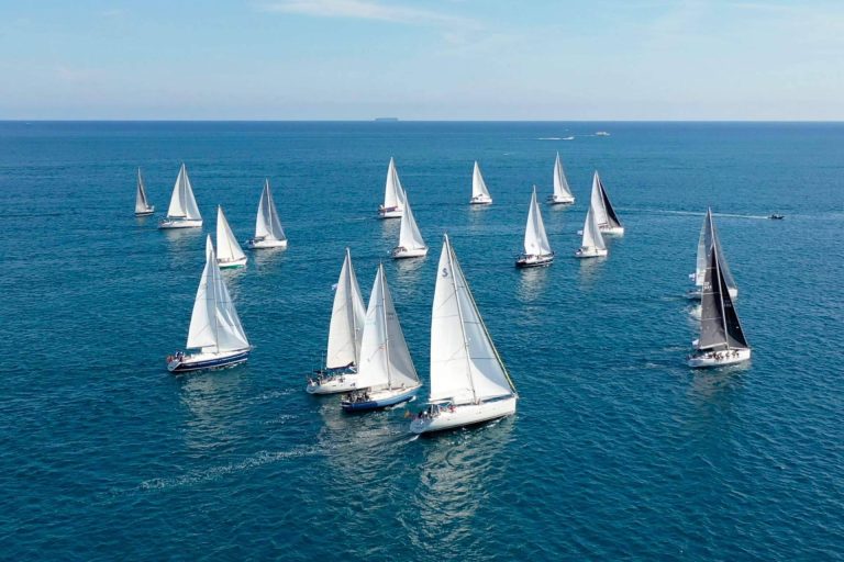 Éxito deportivo y solidario en Marina El Portet de Dénia durante el Trofeo Cantabria Labs; la vela brilla