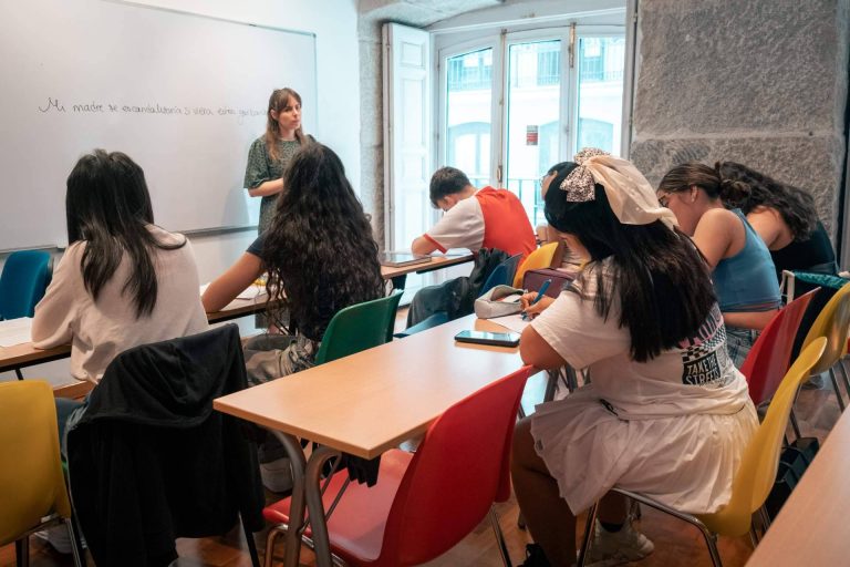 Luis Vives ofrece plazas limitadas para su curso oficial de ESO para adultos en Madrid