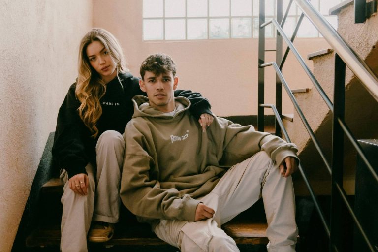 Diseño, funcionalidad y estilo, RAMS 23 presenta su colección de ropa casual universitaria para hombre, mujer y niño